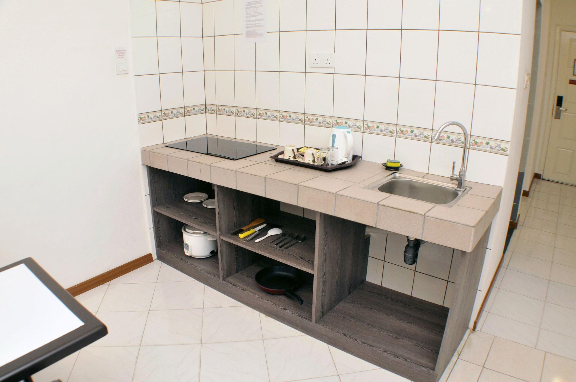 Promenade Service Apartment Kota Kinabalu Exteriör bild