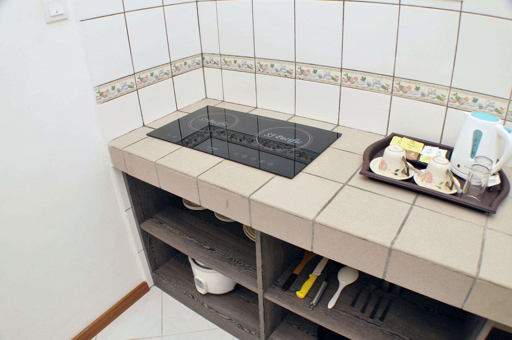 Promenade Service Apartment Kota Kinabalu Exteriör bild