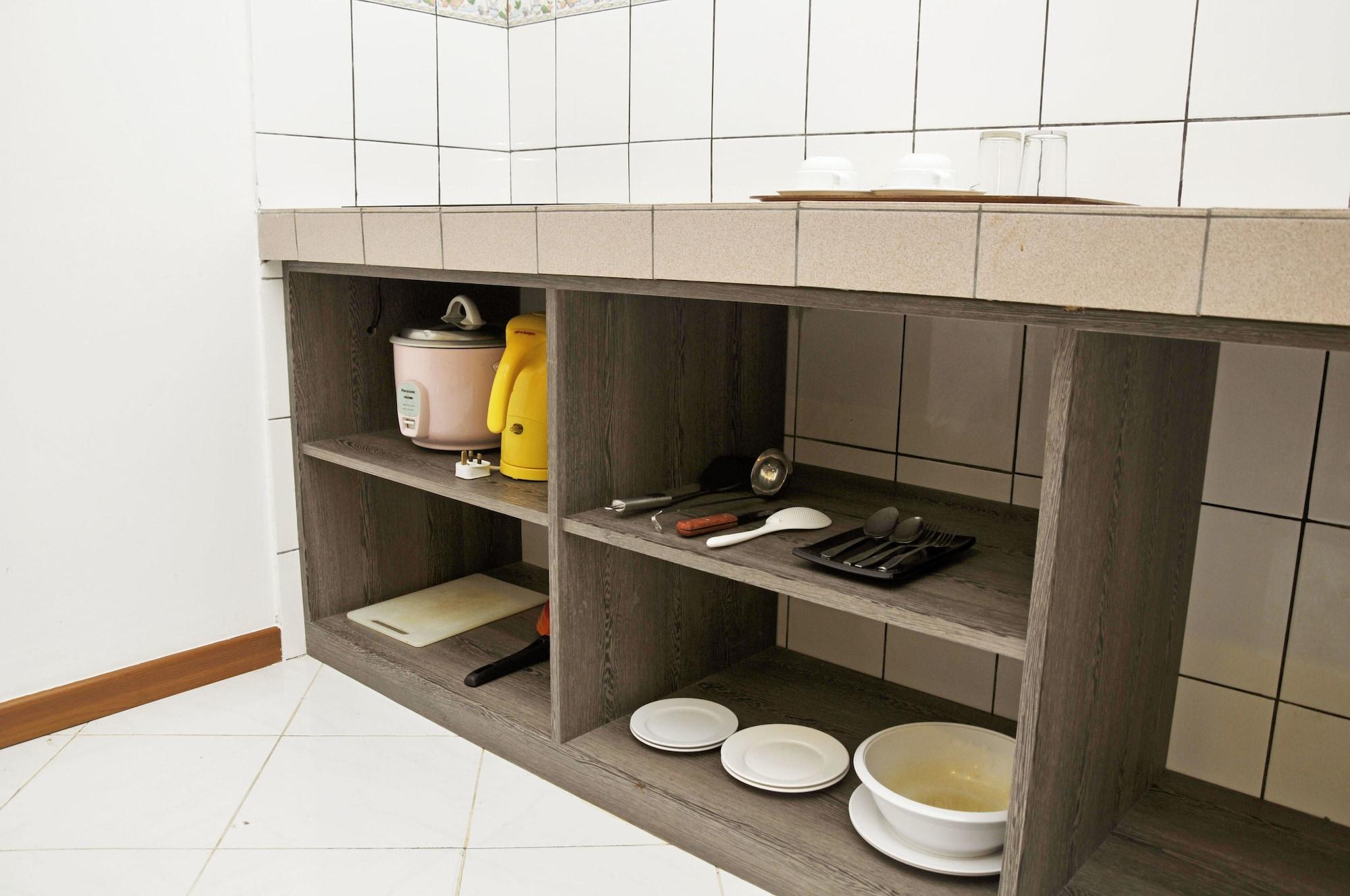 Promenade Service Apartment Kota Kinabalu Exteriör bild