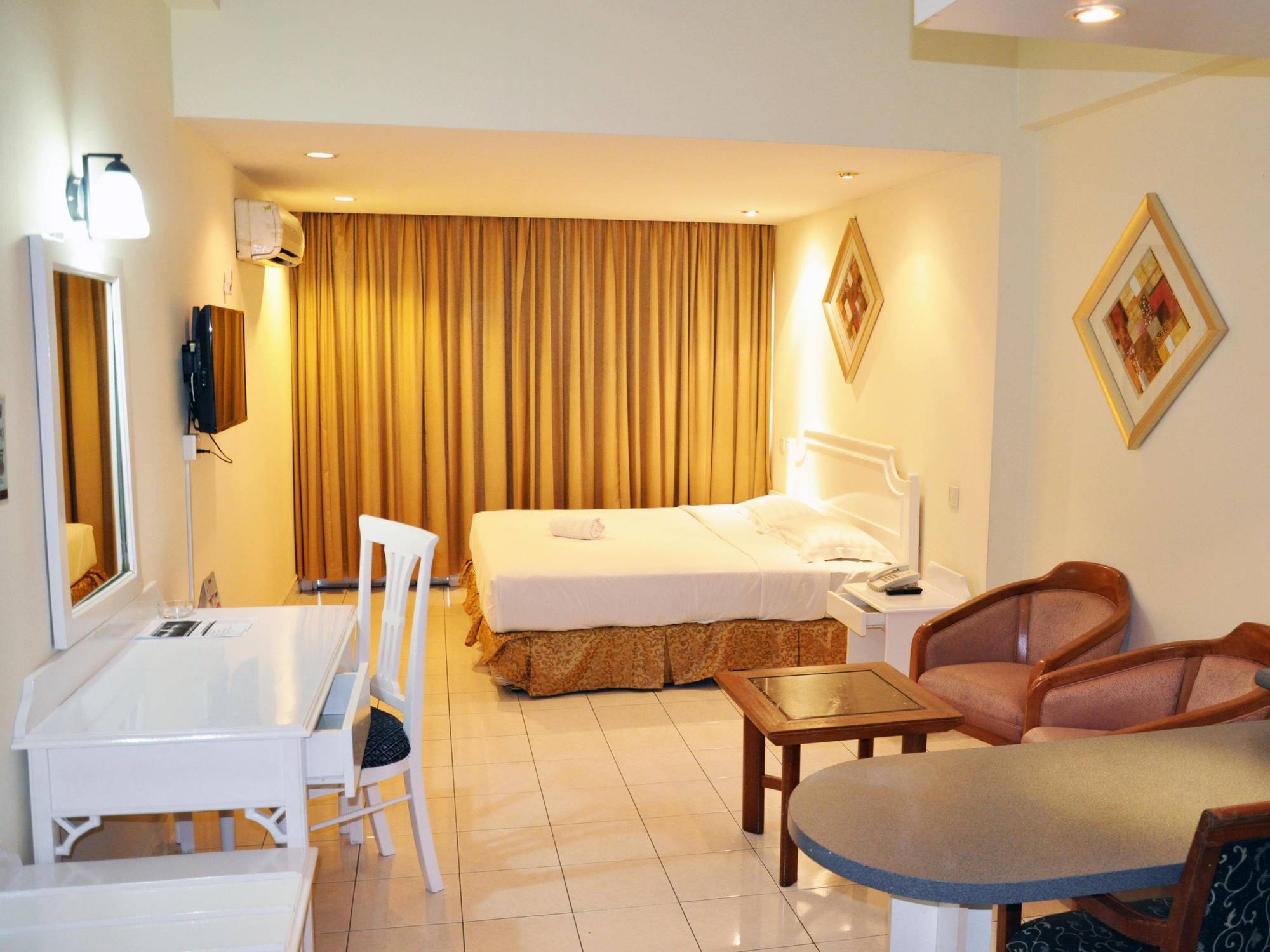 Promenade Service Apartment Kota Kinabalu Exteriör bild